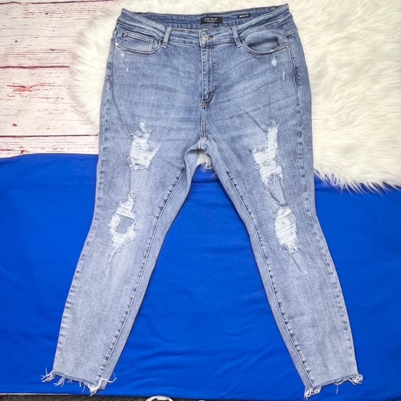 👖|•JUDY BLUE•| Skinny Fit Distressed Plus Size Jeans Size 20W👖 - Picture 1 of 8